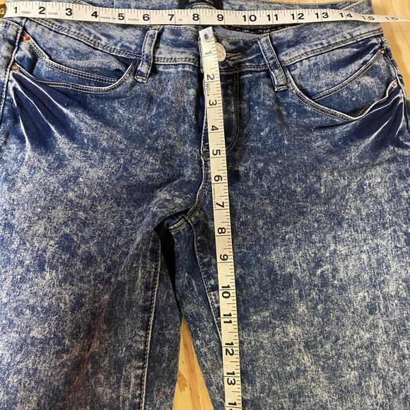 YMI Jeans Distressed Mid-Rise Skinny Jeans. - Picture 10 of 10